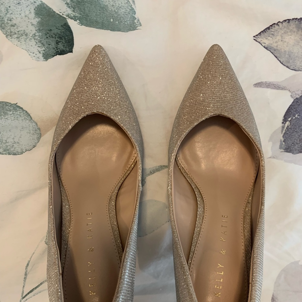 Kelly & Katie Zandy pump in champagne